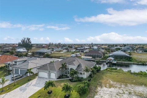 Villa ou maison à vendre à Cape Coral, Floride: 3 chambres, 235.04 m2 № 817687 - photo 21