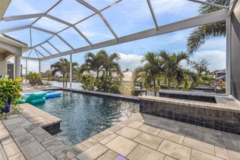 Villa ou maison à vendre à Cape Coral, Floride: 3 chambres, 235.04 m2 № 817687 - photo 3
