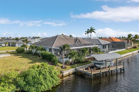 Villa ou maison à vendre à Cape Coral, Floride: 3 chambres, 235.04 m2 № 817687 - photo 22