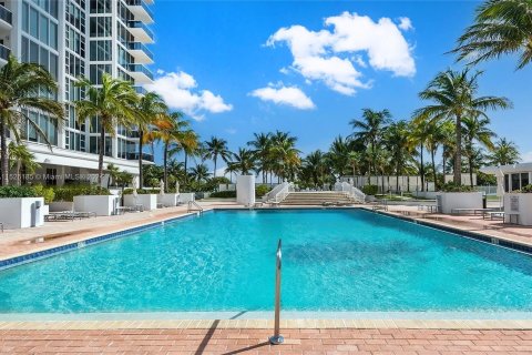 Condominio en venta en Bal Harbour, Florida, 2 dormitorios, 98.1 m2 № 991145 - foto 1