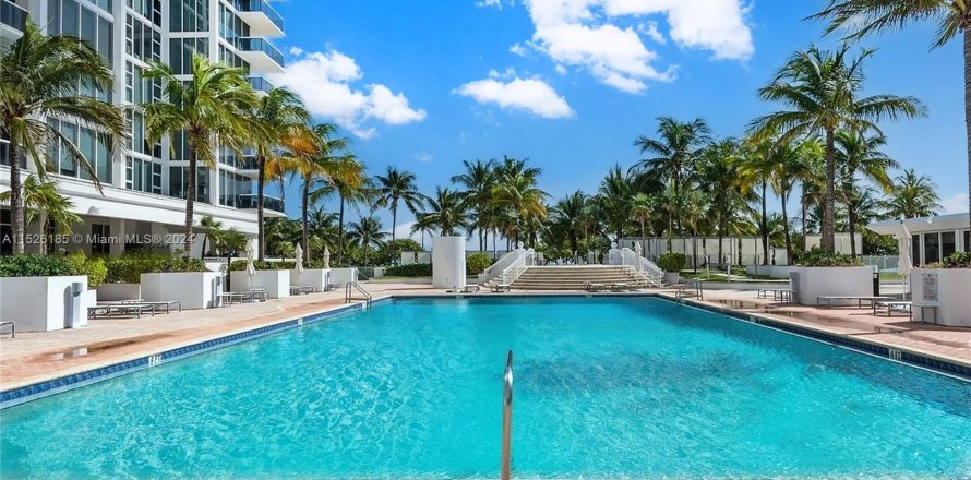 Condominio en Bal Harbour, Florida, 2 dormitorios  № 991145