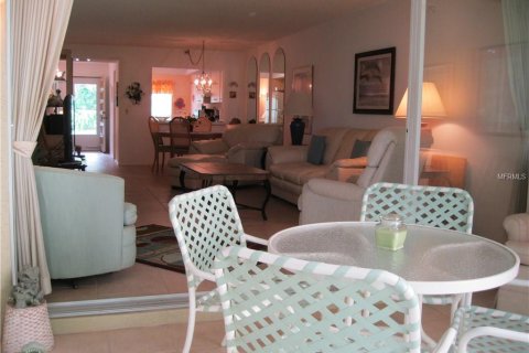 Condo in Sarasota, Florida, 2 bedrooms  № 212653 - photo 14