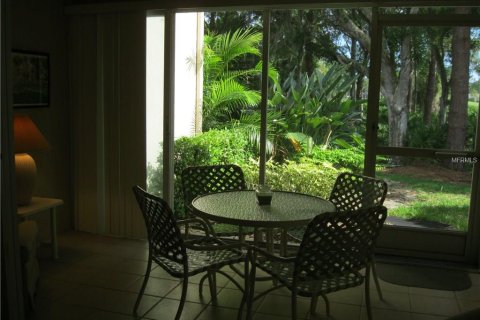 Condo in Sarasota, Florida, 2 bedrooms  № 212653 - photo 12