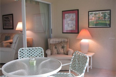 Condo in Sarasota, Florida, 2 bedrooms  № 212653 - photo 13