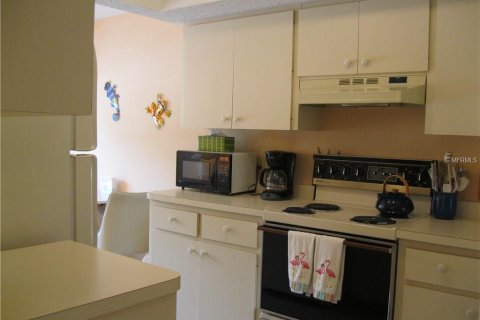 Condo in Sarasota, Florida, 2 bedrooms  № 212653 - photo 6