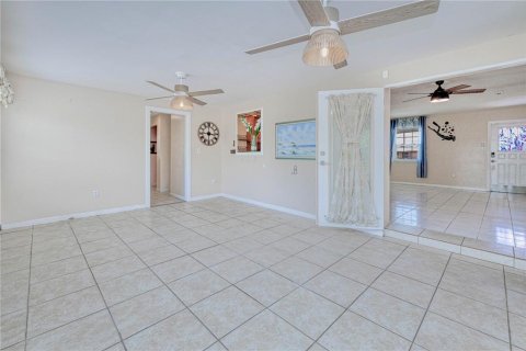 House in Port Charlotte, Florida 3 bedrooms, 135.27 sq.m. № 1163706 - photo 23