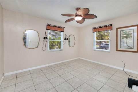 House in Port Charlotte, Florida 3 bedrooms, 135.27 sq.m. № 1163706 - photo 13