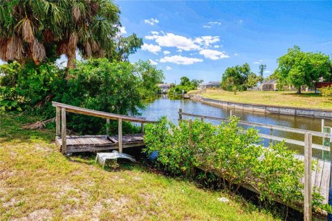 House in Port Charlotte, Florida 3 bedrooms, 135.27 sq.m. № 1163706 - photo 29