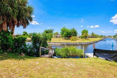 House in Port Charlotte, Florida 3 bedrooms, 135.27 sq.m. № 1163706 - photo 28