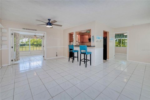 House in Port Charlotte, Florida 3 bedrooms, 135.27 sq.m. № 1163706 - photo 5