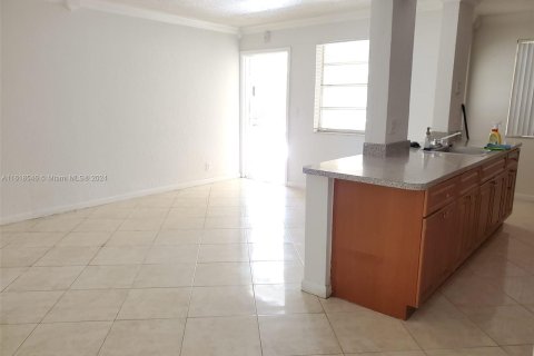 Condo in Hallandale Beach, Florida, 1 bedroom  № 1239800 - photo 10