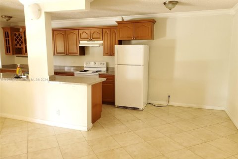 Condo in Hallandale Beach, Florida, 1 bedroom  № 1239800 - photo 18