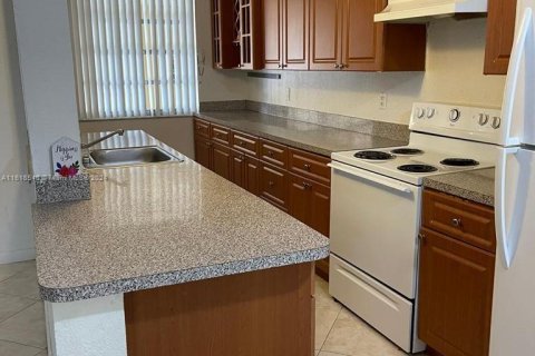 Condo in Hallandale Beach, Florida, 1 bedroom  № 1239800 - photo 3