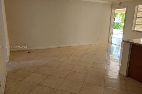 Condo in Hallandale Beach, Florida, 1 bedroom  № 1239800 - photo 9