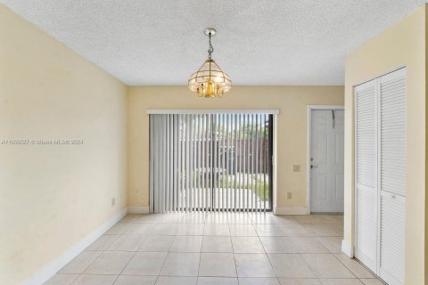 Condo in Miami, Florida, 2 bedrooms  № 1367292 - photo 10