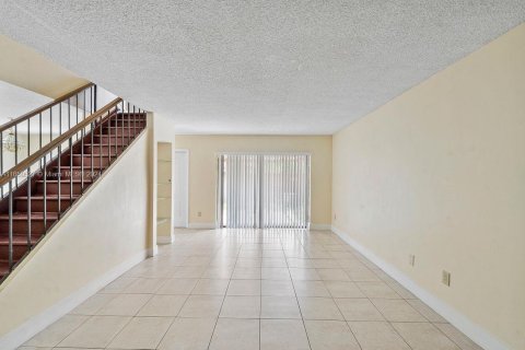 Condo in Miami, Florida, 2 bedrooms  № 1367292 - photo 13