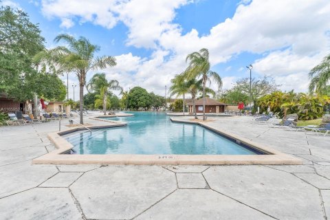 Copropriété à vendre à Miami, Floride: 2 chambres, 132.85 m2 № 1367292 - photo 4