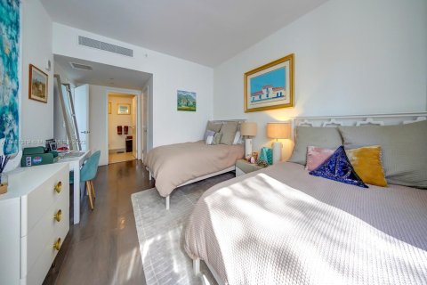 Condominio en venta en Bay Harbor Islands, Florida, 4 dormitorios, 345.32 m2 № 821917 - foto 16