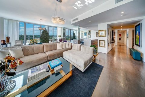 Condominio en venta en Bay Harbor Islands, Florida, 4 dormitorios, 345.32 m2 № 821917 - foto 2