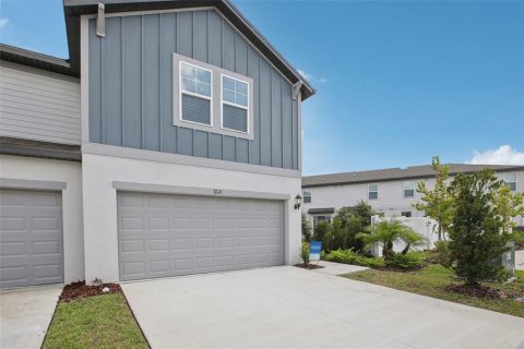 Townhouse in Wesley Chapel, Florida 3 bedrooms, 167.97 sq.m. № 1264472 - photo 3