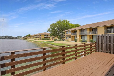 Condo in Miami Gardens, Florida, 2 bedrooms  № 1207111 - photo 14