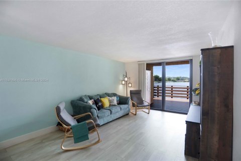 Condo in Miami Gardens, Florida, 2 bedrooms  № 1207111 - photo 10