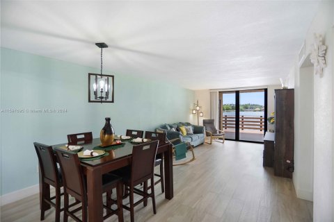 Condominio en venta en Miami Gardens, Florida, 2 dormitorios, 109.62 m2 № 1207111 - foto 21