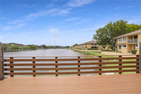 Condominio en venta en Miami Gardens, Florida, 2 dormitorios, 109.62 m2 № 1207111 - foto 2