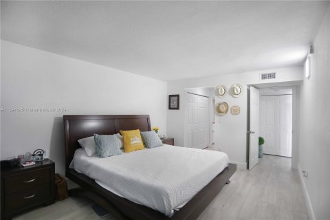 Condo in Miami Gardens, Florida, 2 bedrooms  № 1207111 - photo 30