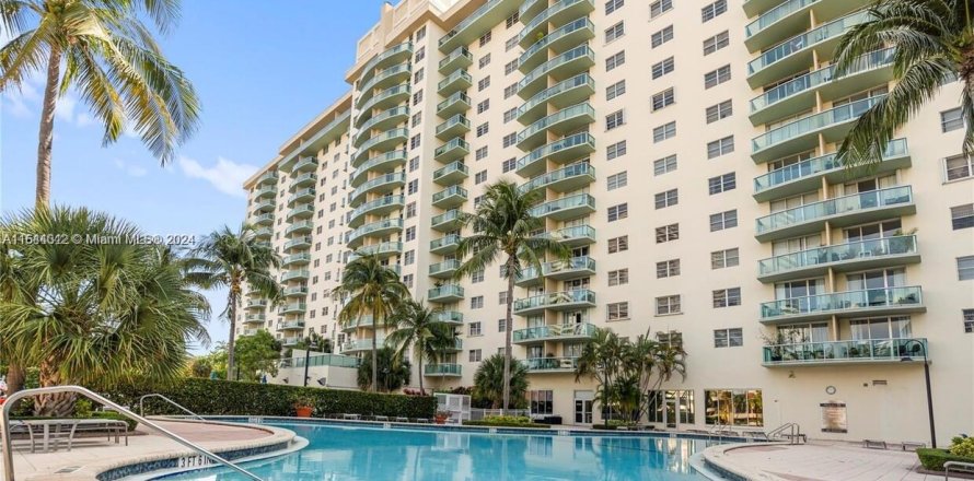 Condominio en Sunny Isles Beach, Florida, 1 dormitorio  № 1329486