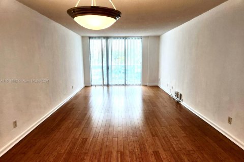 Condo in Sunny Isles Beach, Florida, 1 bedroom  № 1329486 - photo 7