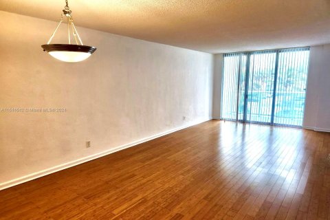 Condo in Sunny Isles Beach, Florida, 1 bedroom  № 1329486 - photo 8