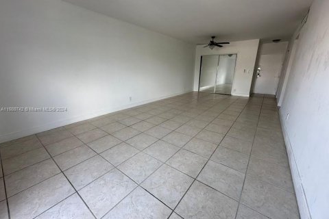 Condominio en alquiler en North Bay Village, Florida, 2 dormitorios, 106.74 m2 № 1364936 - foto 14