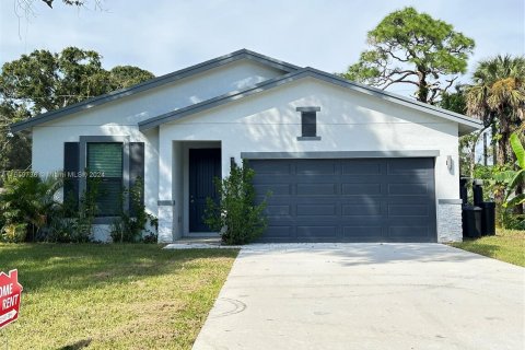 Villa ou maison à louer à St. Lucie, Floride: 3 chambres, 159.7 m2 № 1364935 - photo 2