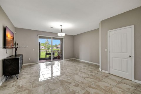 Townhouse in Lake Worth, Florida 3 bedrooms, 146.6 sq.m. № 1364934 - photo 15