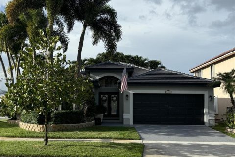 House in Miramar, Florida 3 bedrooms, 173.73 sq.m. № 1364973 - photo 3