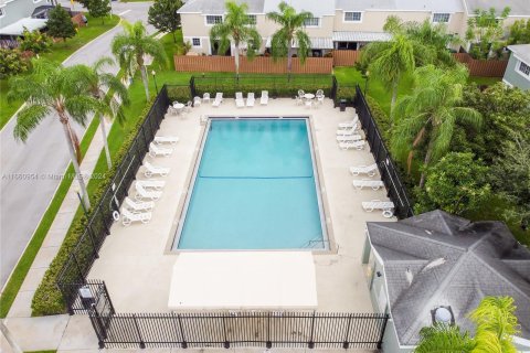 Adosado en venta en Cooper City, Florida, 3 dormitorios, 138.24 m2 № 1367357 - foto 1