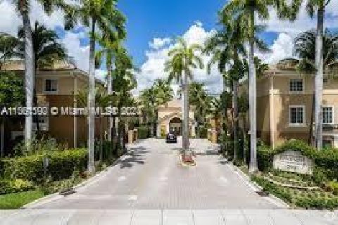 Adosado en alquiler en Aventura, Florida, 2 dormitorios, 122.26 m2 № 1367404 - foto 2