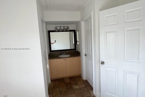 Adosado en alquiler en Aventura, Florida, 2 dormitorios, 122.26 m2 № 1367404 - foto 27