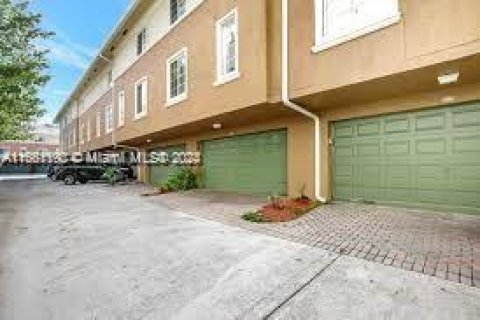 Touwnhouse à louer à Aventura, Floride: 2 chambres, 122.26 m2 № 1367404 - photo 6