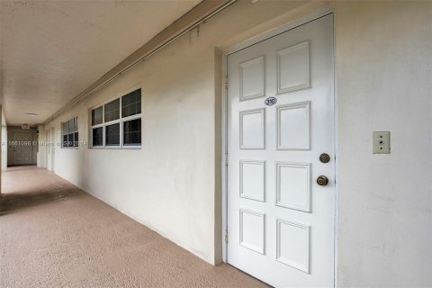 Copropriété à vendre à Pompano Beach, Floride: 2 chambres, 102.19 m2 № 1367403 - photo 11