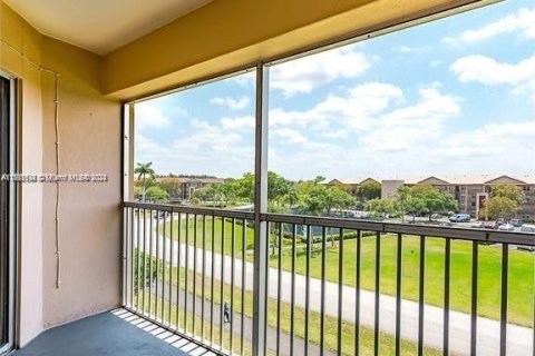 Condominio en venta en Pembroke Pines, Florida, 1 dormitorio, 97.08 m2 № 1226096 - foto 13