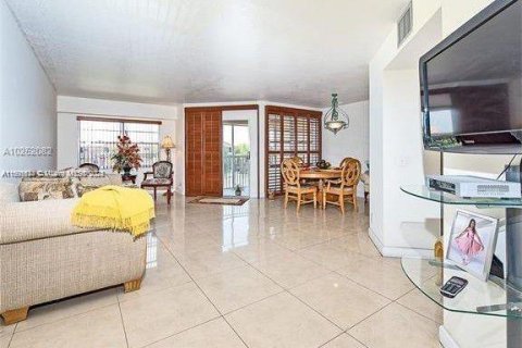 Condominio en venta en Pembroke Pines, Florida, 1 dormitorio, 97.08 m2 № 1226096 - foto 5