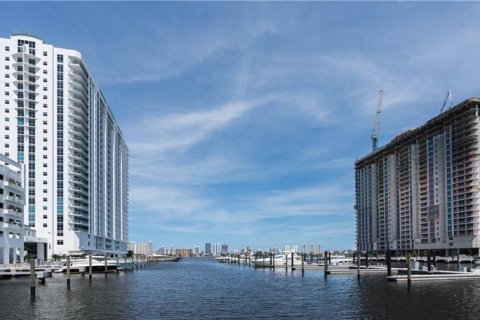 Condominio en venta en North Miami Beach, Florida, 3 dormitorios, 200.48 m2 № 670875 - foto 7