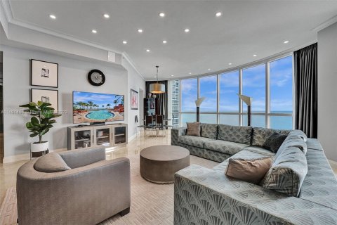 Condominio en venta en Sunny Isles Beach, Florida, 3 dormitorios, 226.22 m2 № 858328 - foto 6