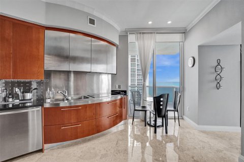 Condominio en venta en Sunny Isles Beach, Florida, 3 dormitorios, 226.22 m2 № 858328 - foto 14