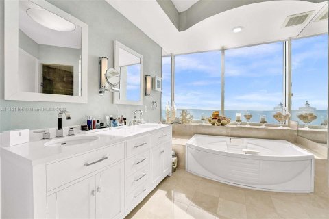 Condominio en venta en Sunny Isles Beach, Florida, 3 dormitorios, 226.22 m2 № 858328 - foto 25