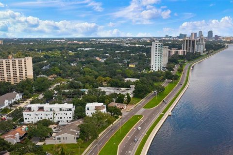 Adosado en venta en Tampa, Florida, 2 dormitorios, 135.92 m2 № 1369447 - foto 2