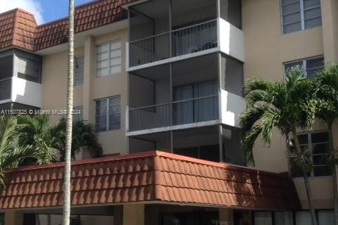 Condominio en venta en Lauderhill, Florida, 2 dormitorios, 94.39 m2 № 931865 - foto 2