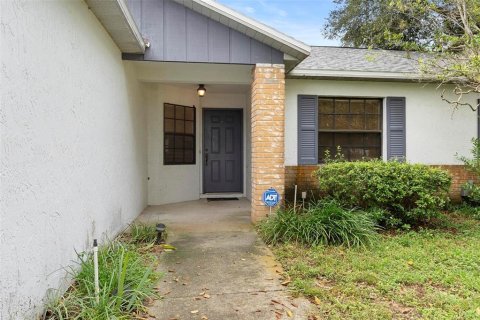 House in Leesburg, Florida 3 bedrooms, 149.39 sq.m. № 1393424 - photo 2